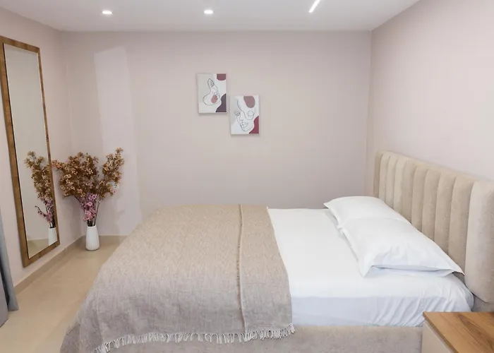 Luxury City Center Apartment - Free Parking *